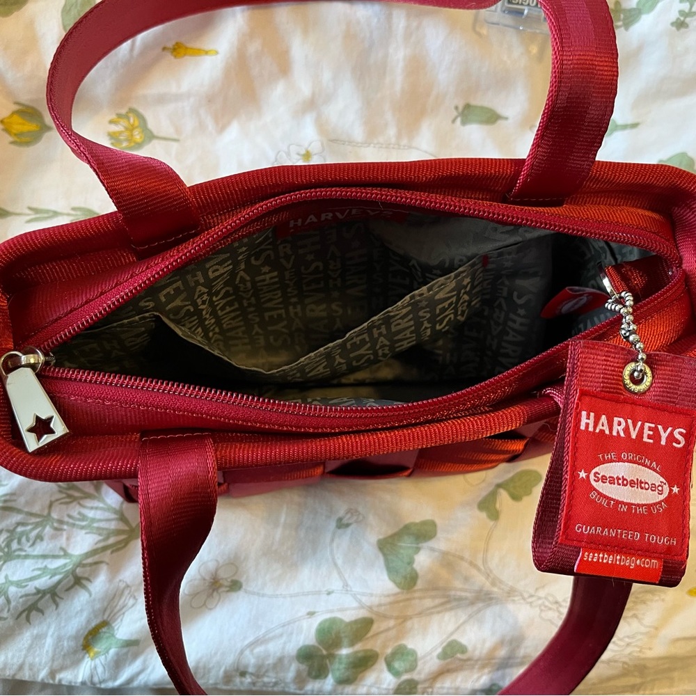 Harvey’s seatbelt bag. Red. Medium tote. Very clean. - Picture 8 of 9